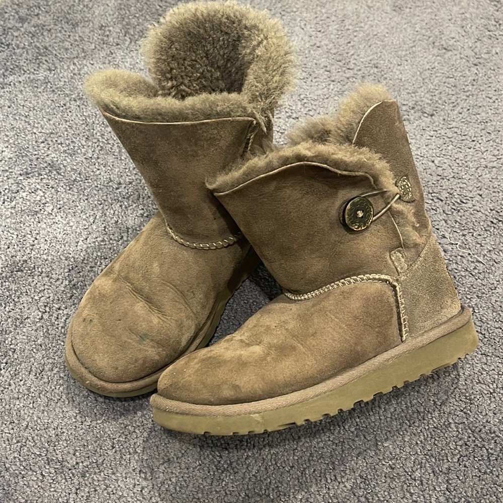 UGG | Bailey Button Short Kids Uggs